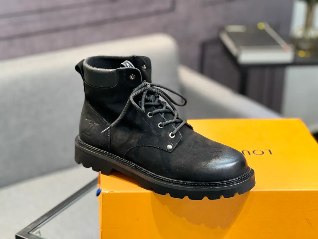 Men's shoes 💰900 L Home - the latest LV men's business casual boots, luxury and nobility are a must, all made of imported original first-layer cowhide, just to create a more comfortable wearing experience, ➕top imported water-dyed full cow lining, original high wear-resistant outsole! 👏👏 Size: Male 39-44; (38 45 46 customized)